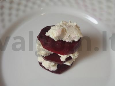 Burokėlių pyragaitis su varškės sūriu ir pesto padažu Žingsnis 4