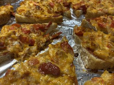 Karšti sumuštiniai su bekonu pagrindine nuotrauka