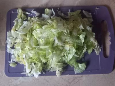 Daržovių salotas su alyvuogėmis ir mocarela Žingsnis 1