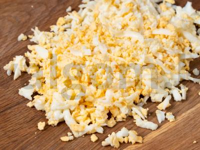 Salotas „Princas“ su obuoliu ir sardinomis Žingsnis 4