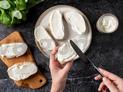 Tostai su varškės sūriu ir marinuotais pomidorais Žingsnis 5
