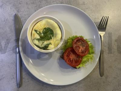 Purūs omletas su špinatais orkaitėje pagrindine nuotrauka