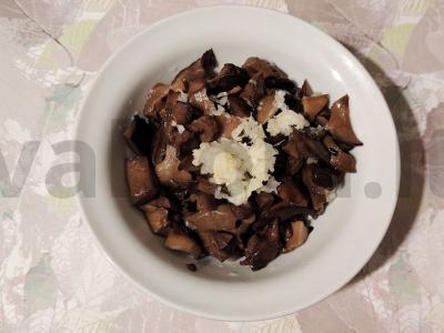 Šernai su grietine prie virtų bulvių Žingsnis 3