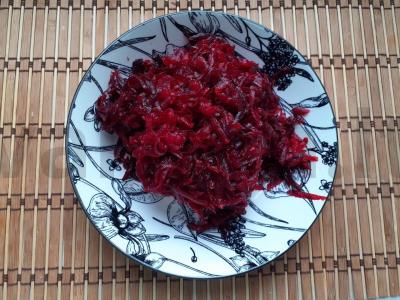 Burokėlių salotas su sūriu, česnaku ir grietine Žingsnis 1