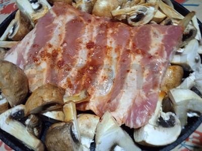 Aštrūs kiaulienos šonkauliai, kepti su pievagrybiais Žingsnis 4