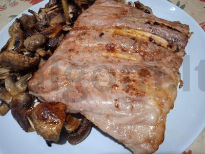 Aštrūs kiaulienos šonkauliai, kepti su pievagrybiais Žingsnis 6