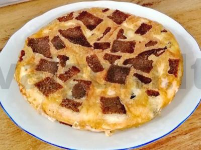 Omletas su Borodino duona ir vištienos krūtinėle pagrindine nuotrauka