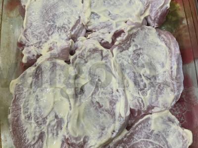 Kiaulienos kepsniai su ananasais Žingsnis 2