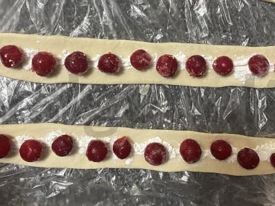 Sluoksniuotos „Sraigės“ su vyšniomis Žingsnis 3