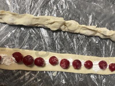 Sluoksniuotos „Sraigės“ su vyšniomis Žingsnis 4