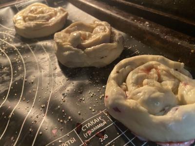 Sluoksniuotos „Sraigės“ su vyšniomis Žingsnis 7