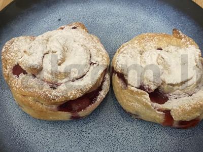 Sluoksniuotos „Sraigės“ su vyšniomis pagrindine nuotrauka