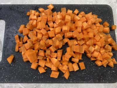 Troškinta kiauliena pomidorų padaže su svogūnais ir morkomis Žingsnis 5