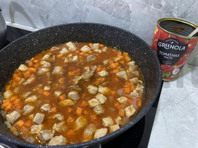 Troškinta kiauliena pomidorų padaže su svogūnais ir morkomis Žingsnis 7