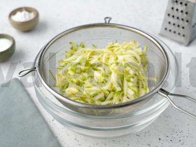 Cukinijų blynai su kefyru Žingsnis 1