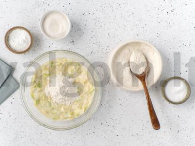 Cukinijų blynai su kefyru Žingsnis 3