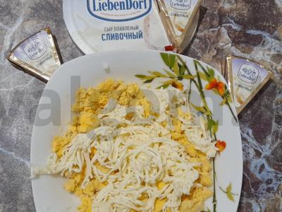 Įdaryti kiaušiniai su lydytu sūriu Žingsnis 4