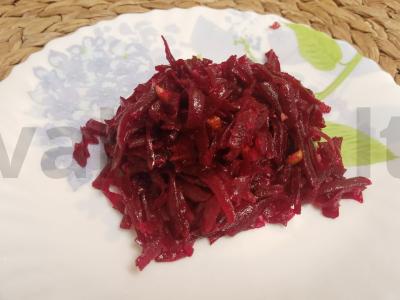 Salotas „Burokėliai su migdolais“ pagrindine nuotrauka