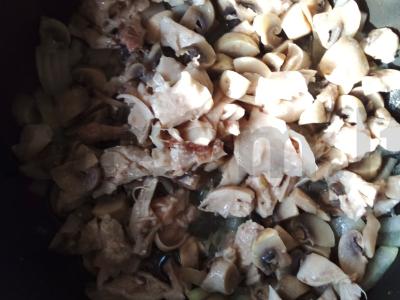 Grybų ir vištienos žiulienas Žingsnis 5