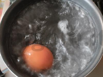 Užkandis iš filė ritinėlio su kiaušiniu ir avokadu Žingsnis 1