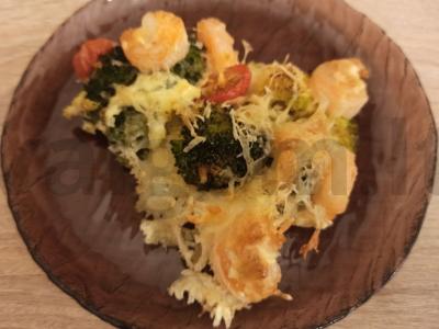 Krevetėmis ir brokoliais užkepėlė vakarienei pagrindine nuotrauka