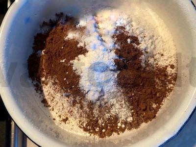 Ruginiai šokoladiniai keksiukai Žingsnis 1