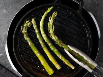 Dešrelės su grilio daržovėmis Žingsnis 5