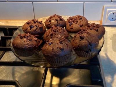 Ruginiai šokoladiniai keksiukai pagrindine nuotrauka