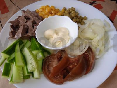 Salotas „Kaleidoskopas“ su kiaulės širdimi pagrindine nuotrauka