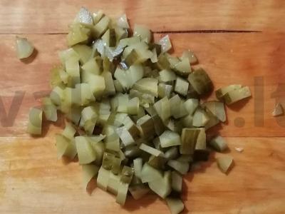 Olivjė su dešrelėmis Žingsnis 1