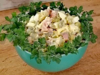 Olivjė su dešrelėmis pagrindine nuotrauka