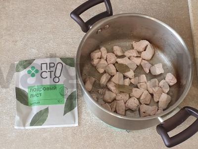 Kvapnus mėsa, troškinta su grikiais ir daržovėmis Žingsnis 2