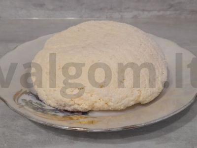 Namų sūris iš pieno ir kiaušinių pagrindine nuotrauka