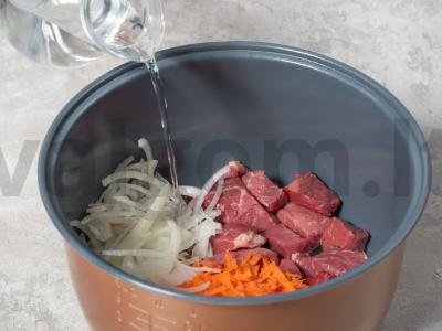 Jautiena su bulvėmis lėtojoje viryklėje Žingsnis 3