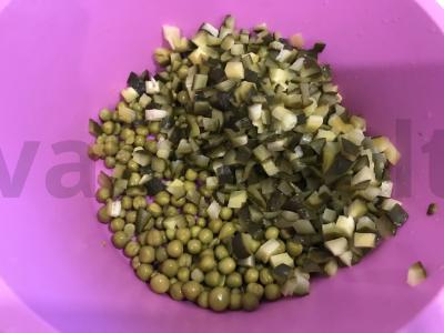 Olivje salotos su kalakutienos kumpiu Žingsnis 2