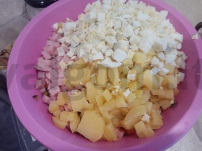 Olivje salotos su kalakutienos kumpiu Žingsnis 4