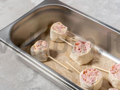 Sluoksniuotos tešlos ritinėliai su kumpiu Žingsnis 4