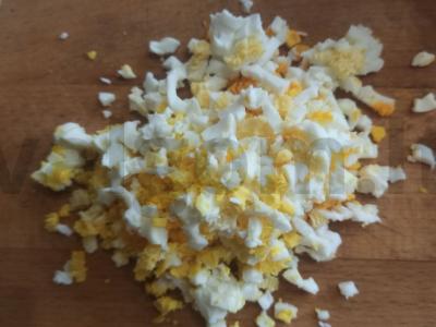 Salotos su žaliais žirneliais, dešra ir sūriu Žingsnis 2