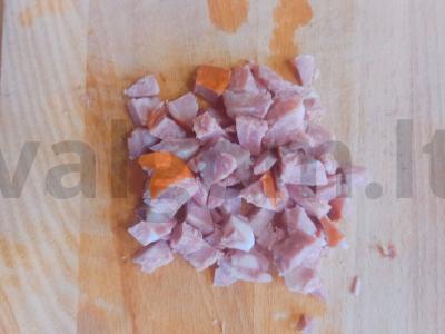 Salotos su žaliais žirneliais, dešra ir sūriu Žingsnis 5