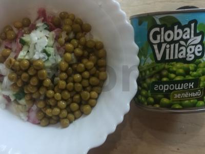 Salotos su žaliais žirneliais, dešra ir sūriu Žingsnis 7