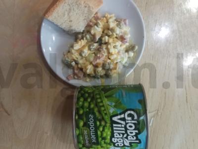 Salotos su žaliais žirneliais, dešra ir sūriu Žingsnis 8