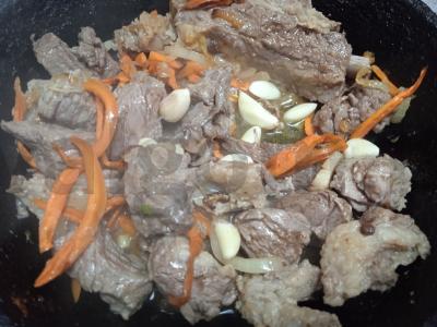 Plovas su bulguru ir jautiena Žingsnis 3