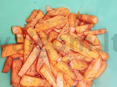 Saldus bulvės, keptos su svogūnais ir česnaku Žingsnis 2