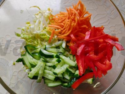 Daržovių, žolelių ir sūrio salotas Žingsnis 5