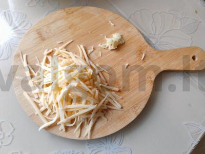 Daržovių, žolelių ir sūrio salotas Žingsnis 6