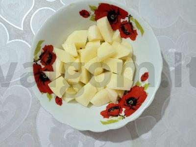 Lengvas vištienos sriuba su makaronais ir bulvėmis Žingsnis 2