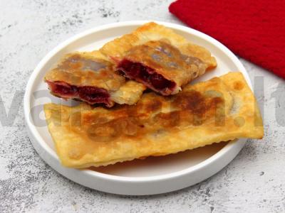 Pyragėliai su vyšniomis kaip „McDonald's“ pagrindine nuotrauka