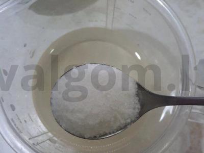 Namų ritinėliai su ikra ir krabų lazdelėmis Žingsnis 3