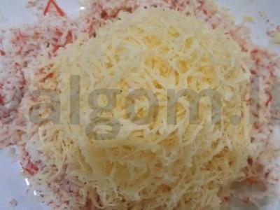 Namų ritinėliai su ikra ir krabų lazdelėmis Žingsnis 6