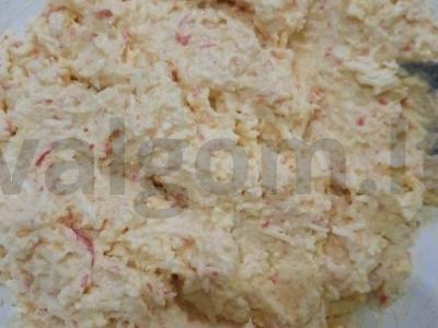 Namų ritinėliai su ikra ir krabų lazdelėmis Žingsnis 8